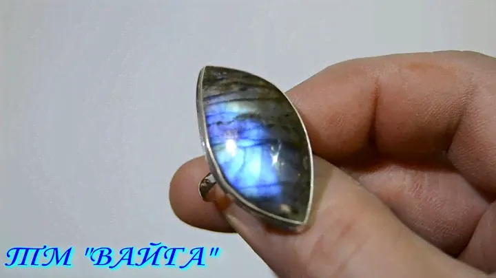 Кольца с лабрадором в серебре "Сияние Севера"