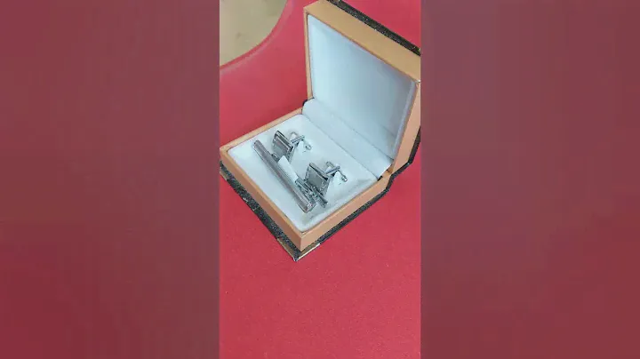 Запонки и зажим для галстука